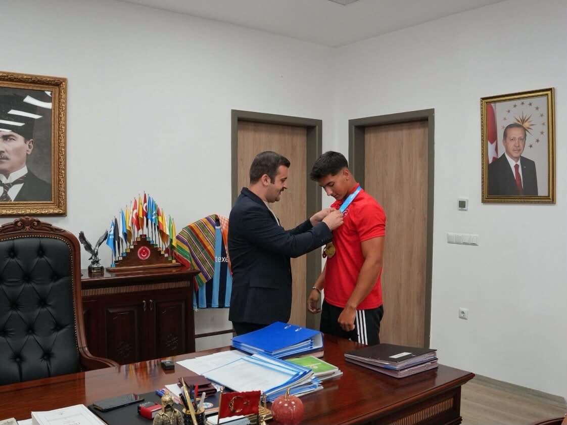 Dünya Şampiyonu Rahmi Kaan Karahan’dan Köyceğiz Kaymakamı Mert Kumcu’ya Ziyaret 1